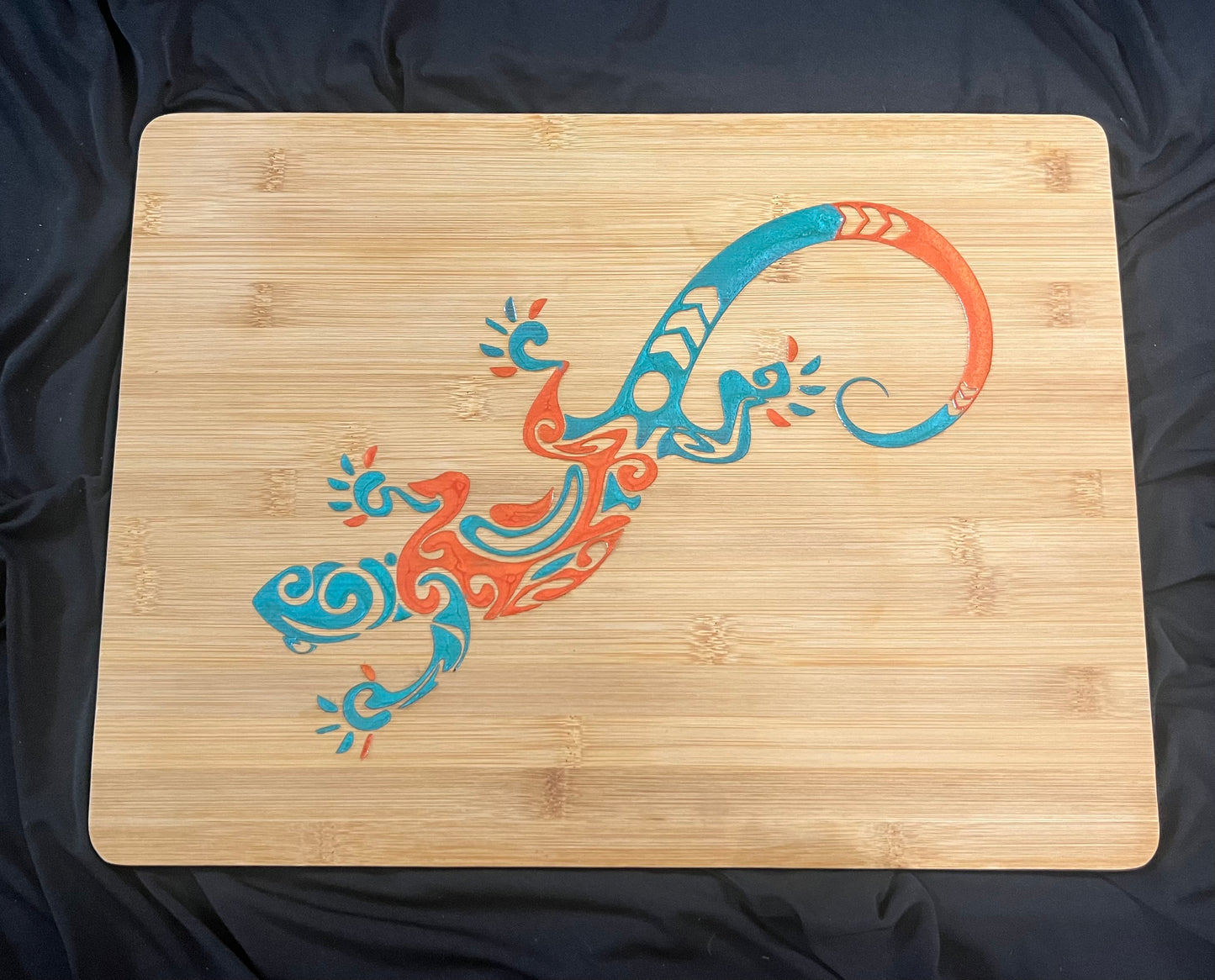 Epoxy Filled Gecko Cutting Board